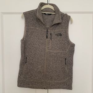 🛍 North Face Vest